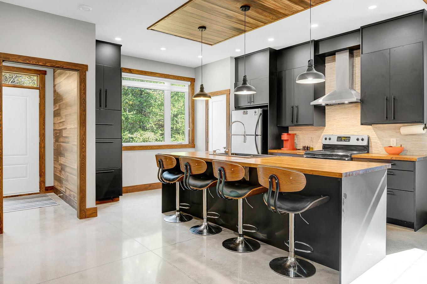 Cuisine - 180 Av. Nantel, Sainte-Agathe-Des-Monts, QC - Indoor Photo Showing Kitchen