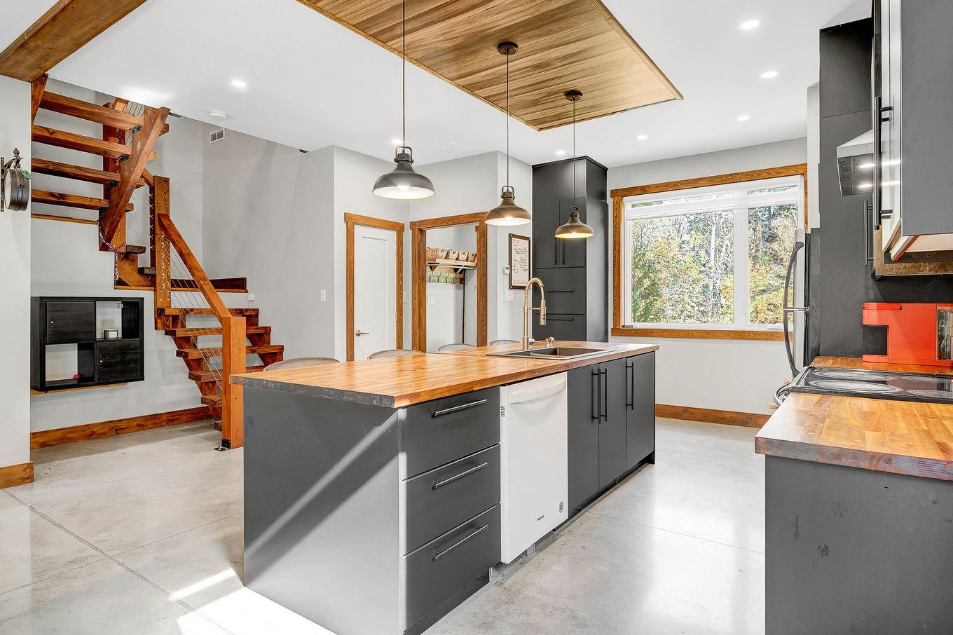 Cuisine - 180 Av. Nantel, Sainte-Agathe-Des-Monts, QC - Indoor Photo Showing Kitchen