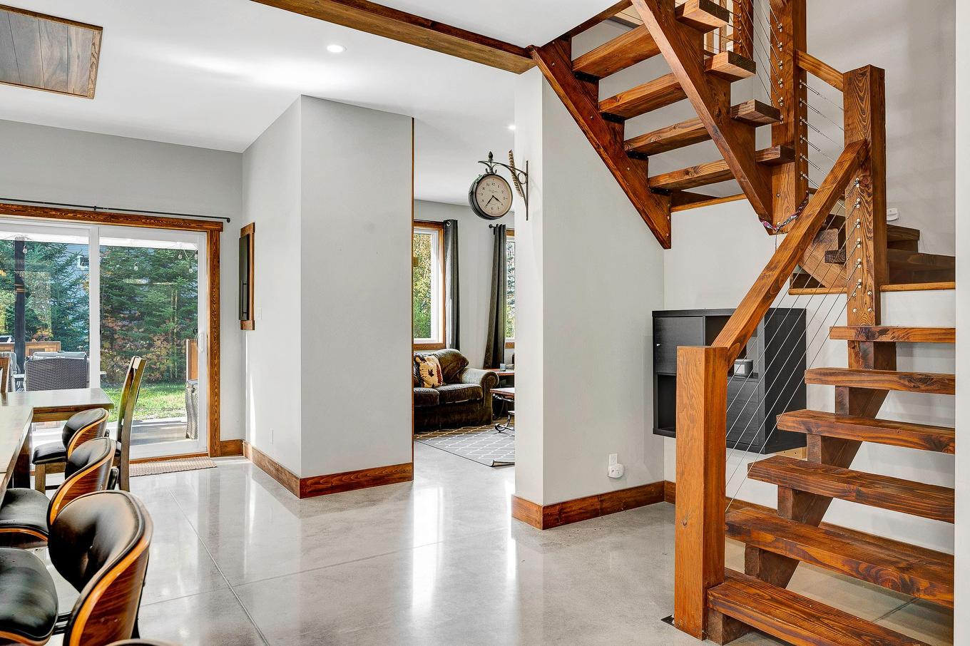 Escalier - 180 Av. Nantel, Sainte-Agathe-Des-Monts, QC - Indoor Photo Showing Other Room