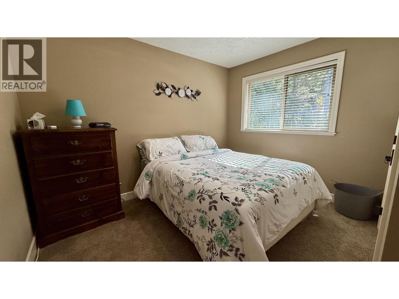 4635 Caverly Road, Lac La Hache, BC - Indoor Photo Showing Bedroom