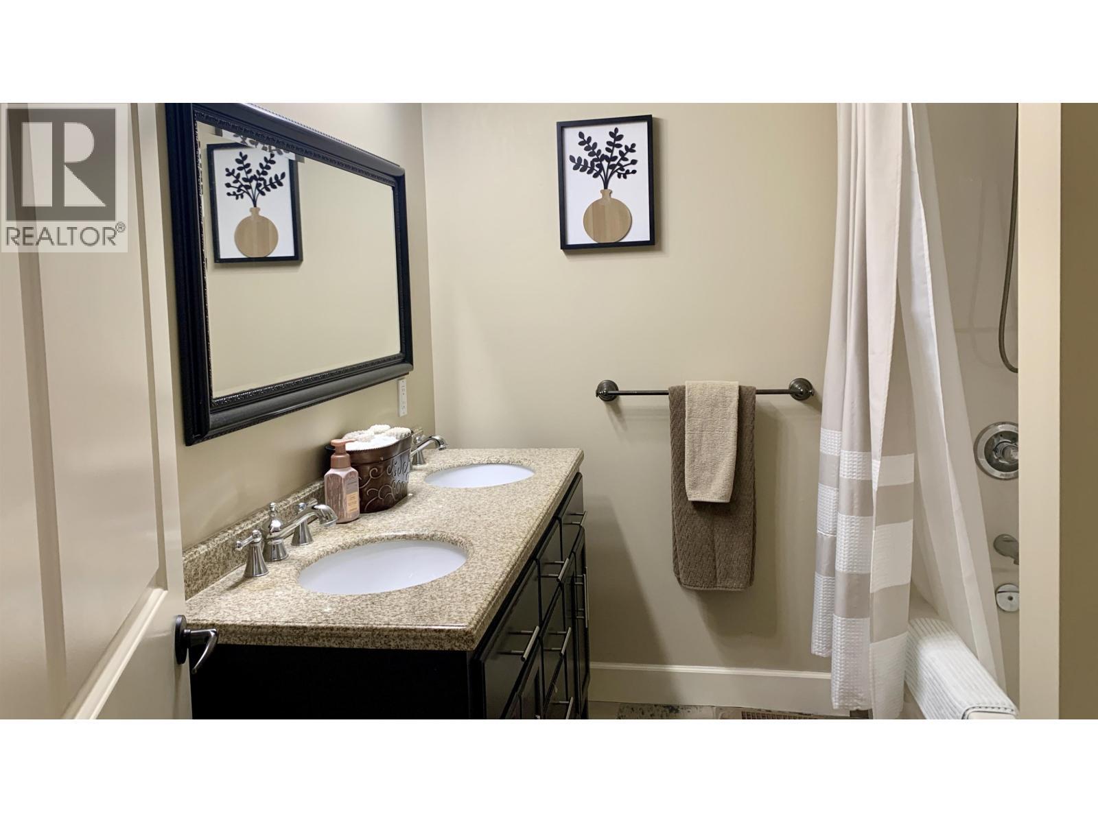 4635 Caverly Road, Lac La Hache, BC - Indoor Photo Showing Bathroom