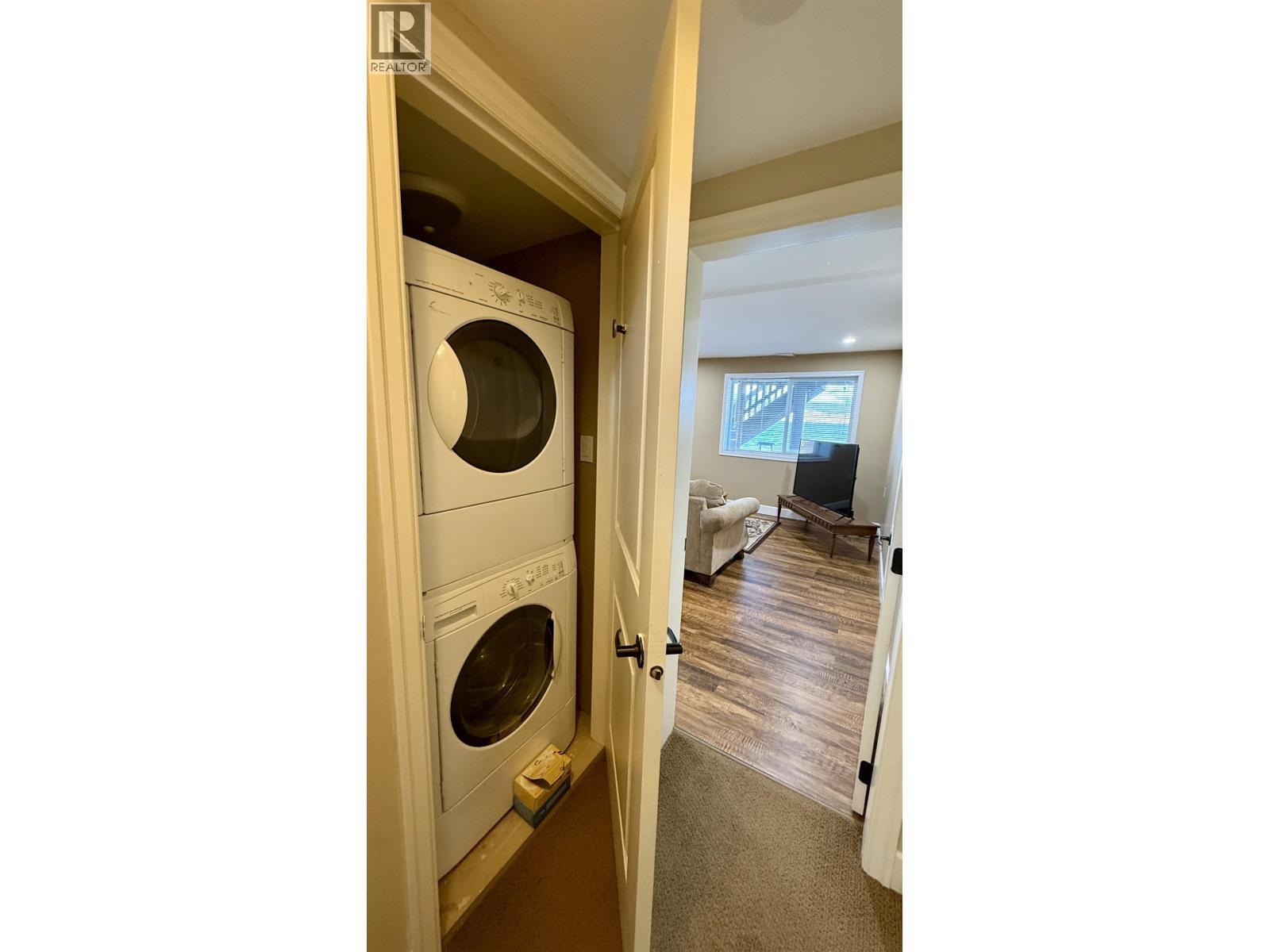 4635 Caverly Road, Lac La Hache, BC - Indoor Photo Showing Laundry Room