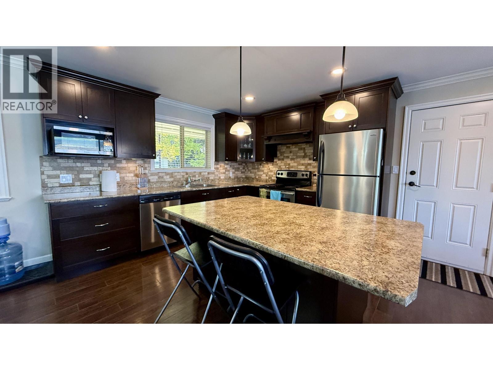 4635 Caverly Road, Lac La Hache, BC - Indoor Photo Showing Kitchen With Upgraded Kitchen