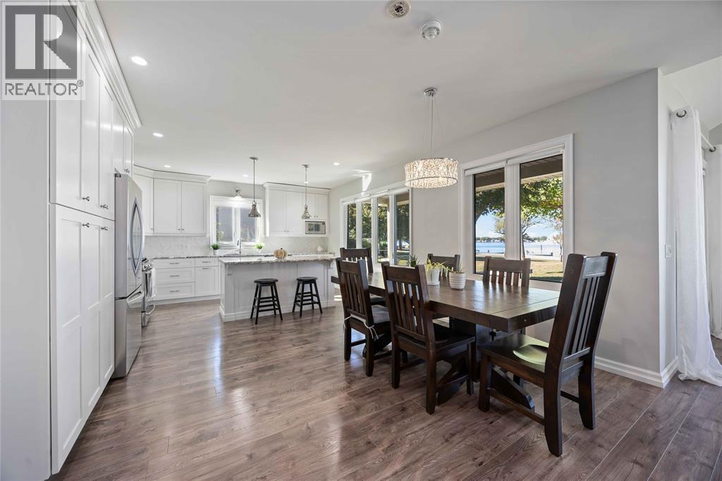 4052 St. Clair Parkway, Port Lambton, ON - Indoor Photo Showing Dining Room