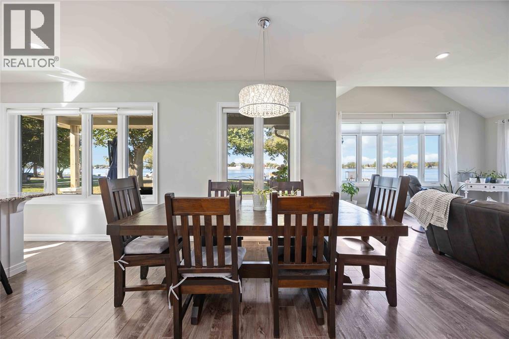 4052 St. Clair Parkway, Port Lambton, ON - Indoor Photo Showing Dining Room