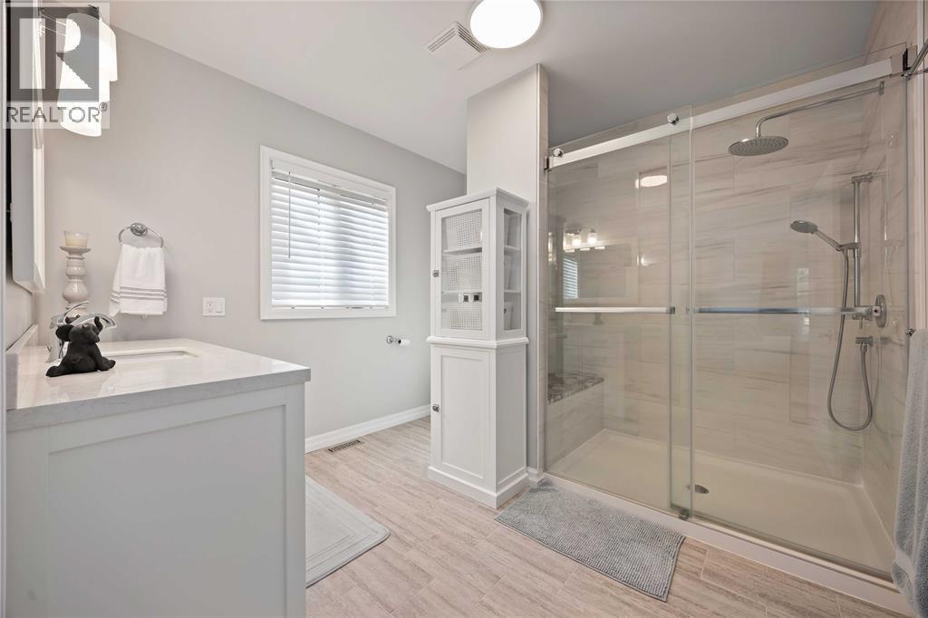 4052 St. Clair Parkway, Port Lambton, ON - Indoor Photo Showing Bathroom