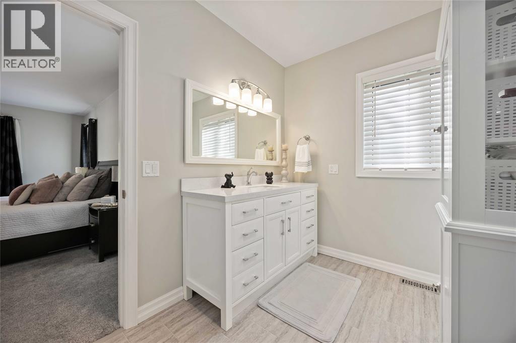 4052 St. Clair Parkway, Port Lambton, ON - Indoor Photo Showing Bathroom