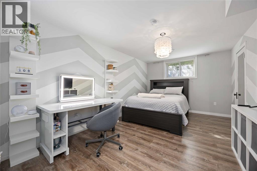 4052 St. Clair Parkway, Port Lambton, ON - Indoor Photo Showing Bedroom