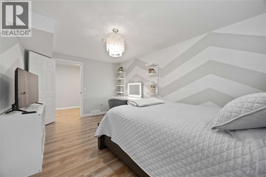 4052 St. Clair Parkway, Port Lambton, ON - Indoor Photo Showing Bedroom