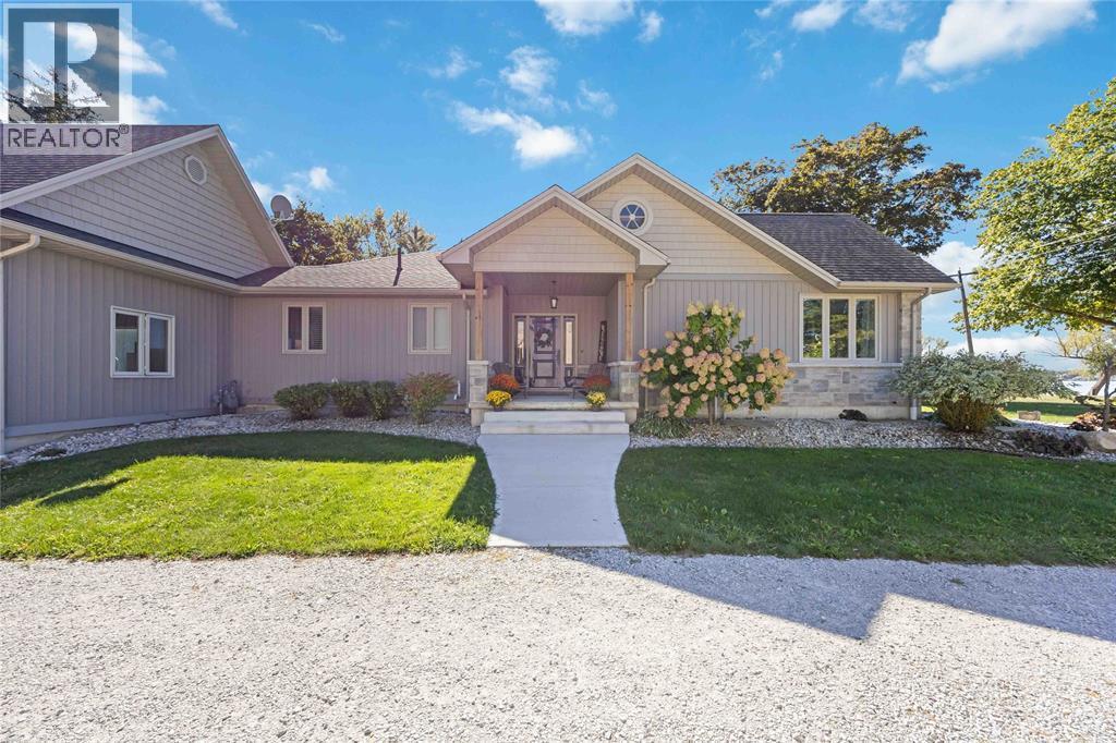 4052 St. Clair Parkway, Port Lambton, ON - Outdoor