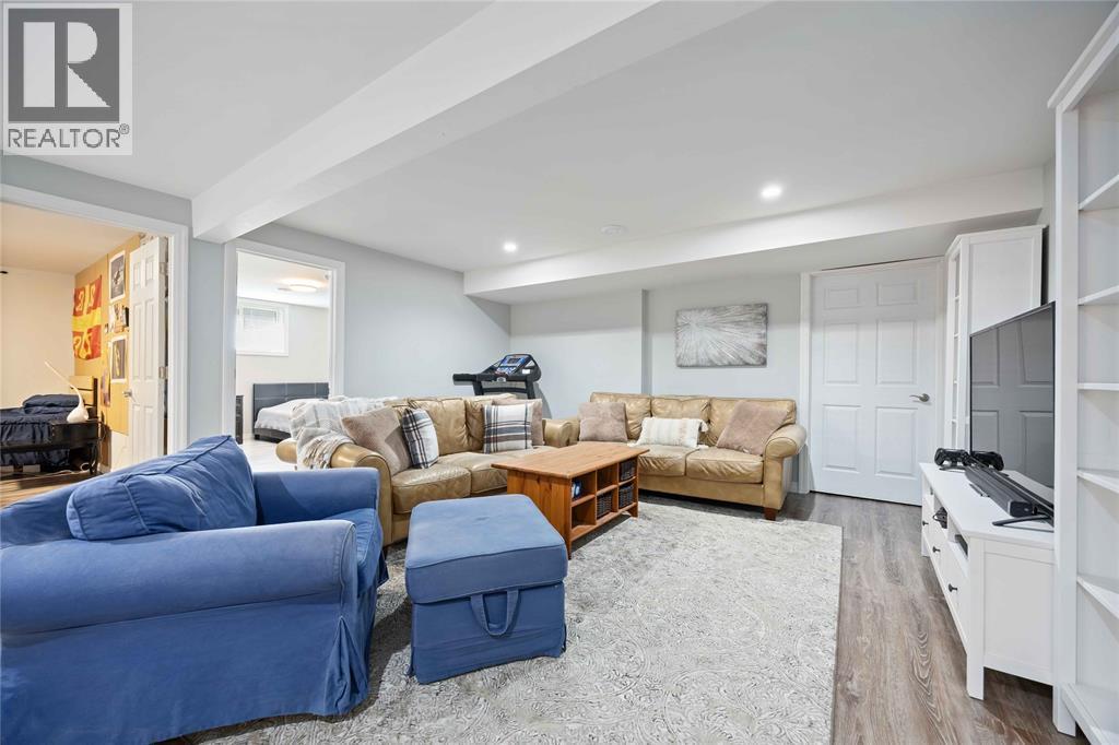 4052 St. Clair Parkway, Port Lambton, ON - Indoor Photo Showing Living Room