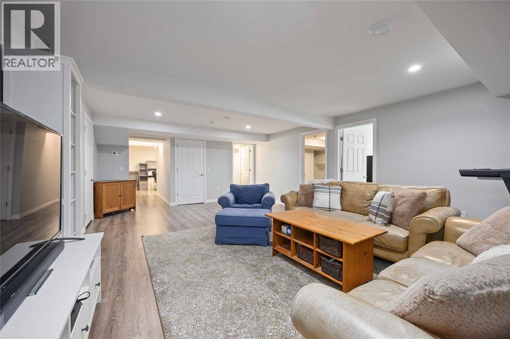 4052 St. Clair Parkway, Port Lambton, ON - Indoor Photo Showing Living Room