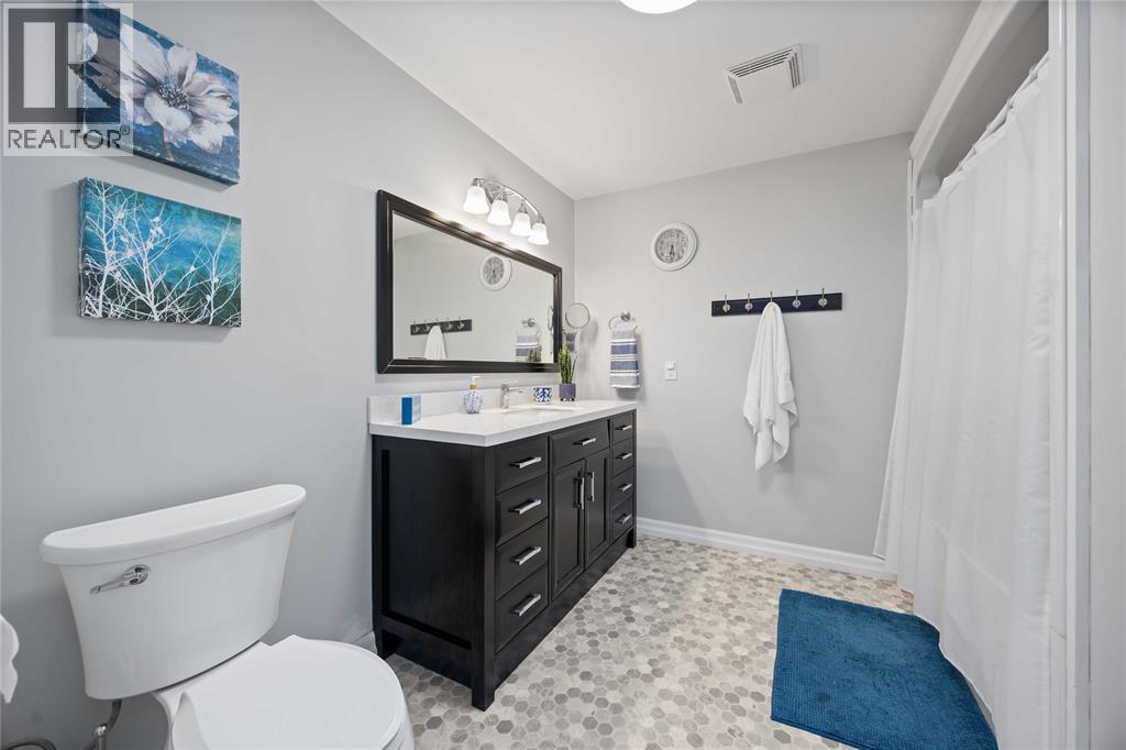 4052 St. Clair Parkway, Port Lambton, ON - Indoor Photo Showing Bathroom