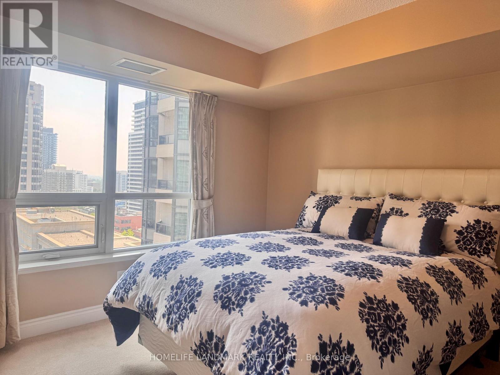 1323 - 500 Doris Avenue, Toronto, ON - Indoor Photo Showing Bedroom