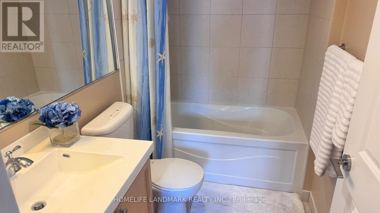 1323 - 500 Doris Avenue, Toronto, ON - Indoor Photo Showing Bathroom