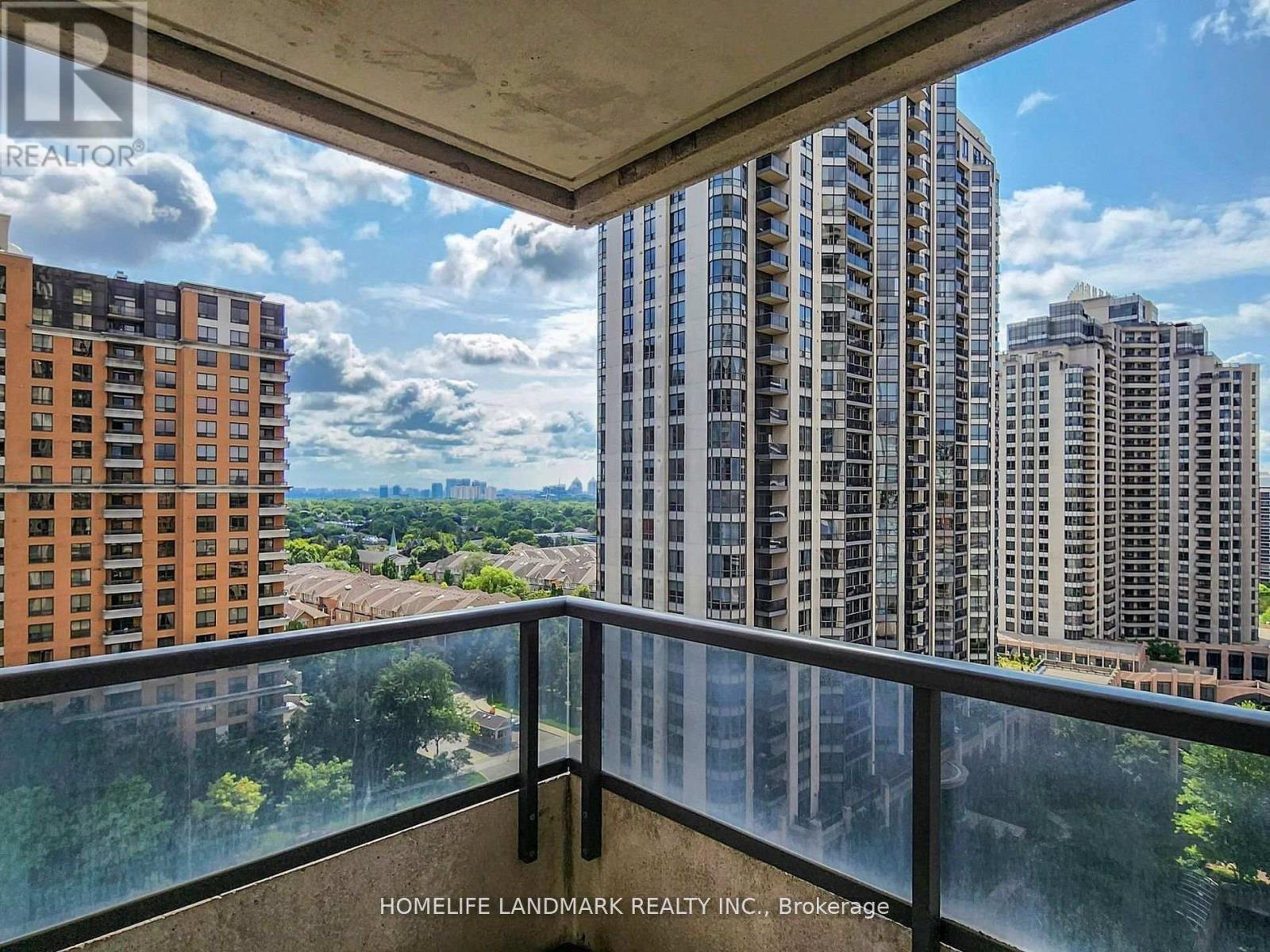 1323 - 500 Doris Avenue, Toronto, ON - Outdoor