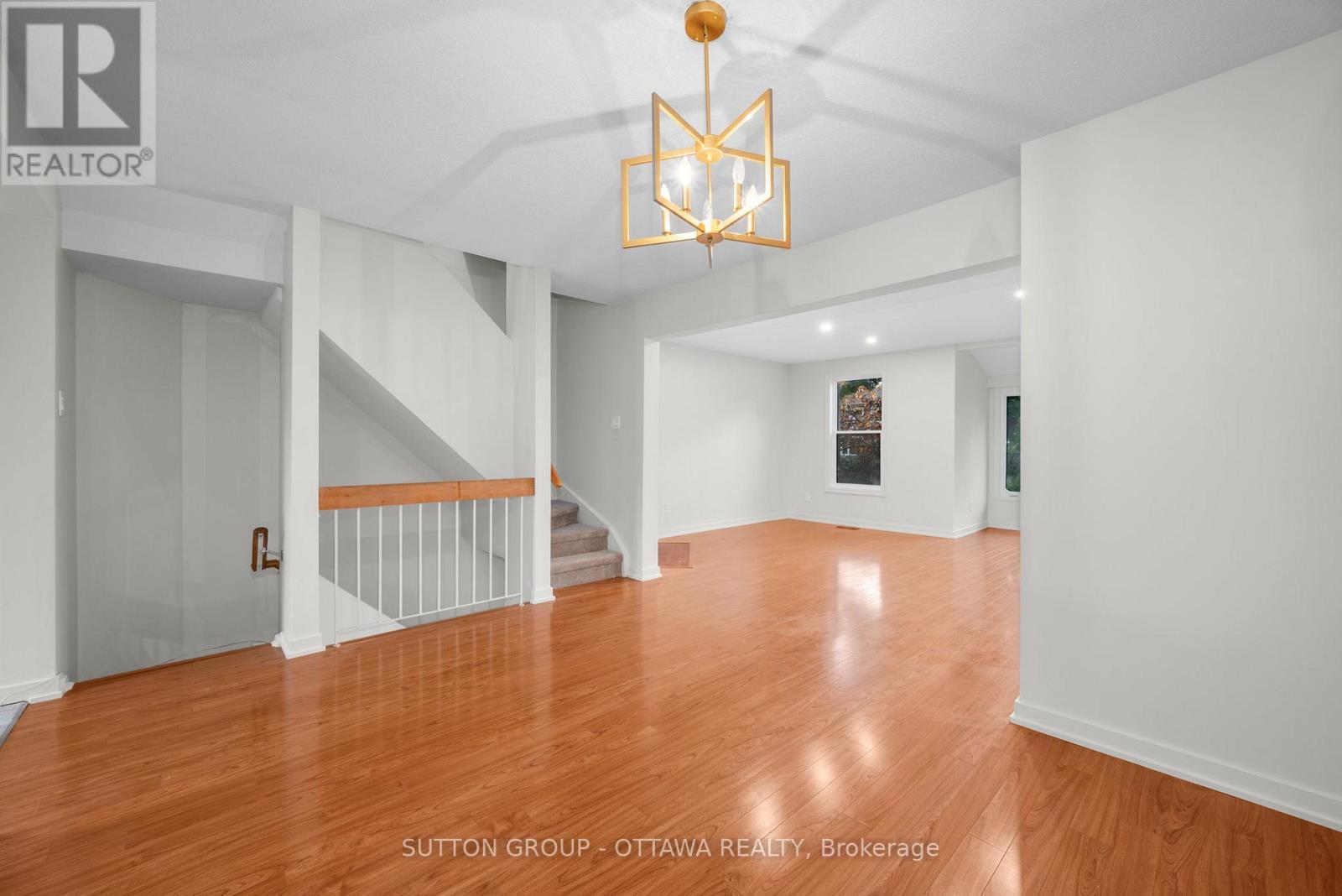 Living room - 1 Marielle Court, Ottawa, ON - Indoor Photo Showing Other Room