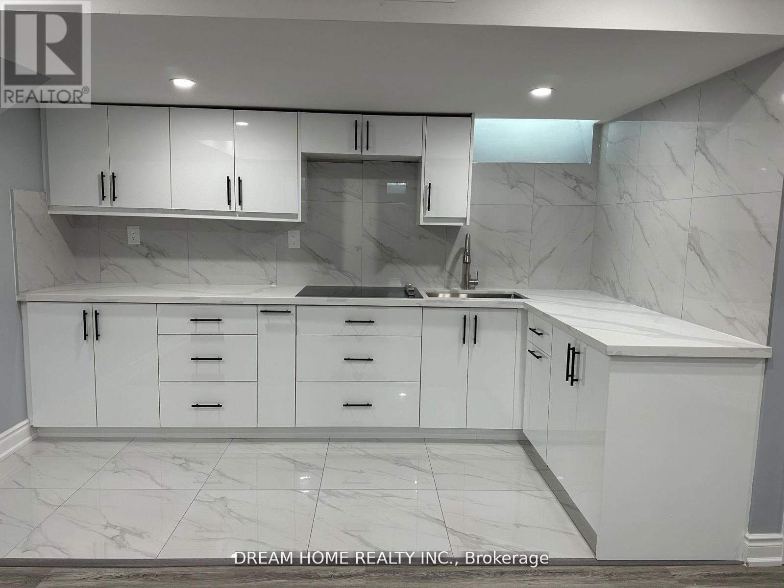 11 Argelia Crescent E, Brampton, ON - Indoor Photo Showing Kitchen