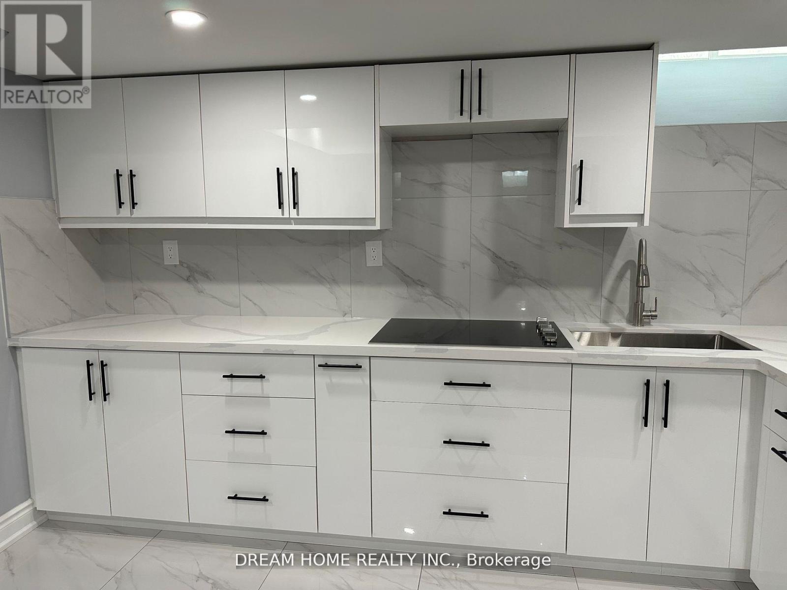 11 Argelia Crescent E, Brampton, ON - Indoor Photo Showing Kitchen