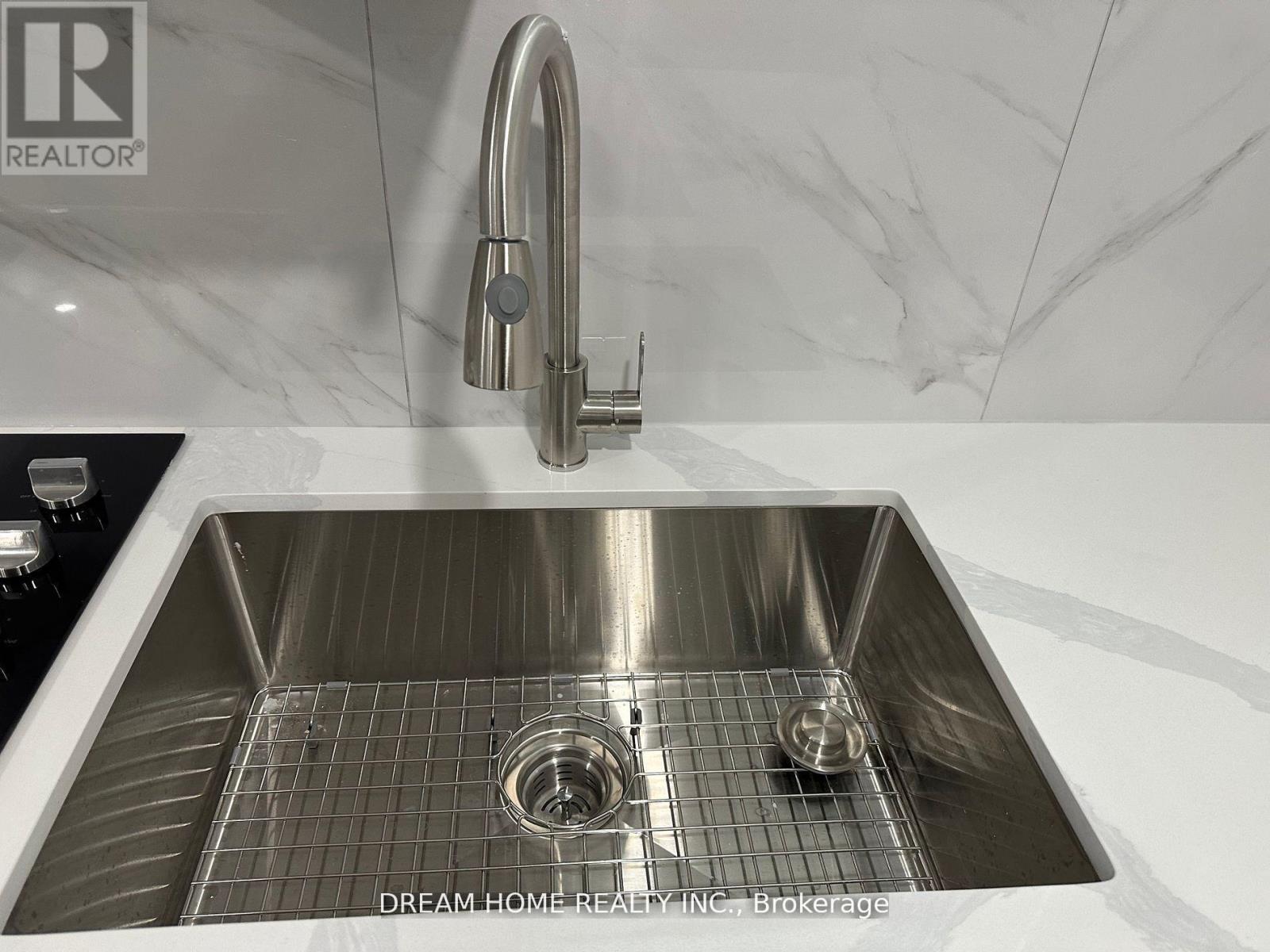 11 Argelia Crescent E, Brampton, ON - Indoor Photo Showing Kitchen