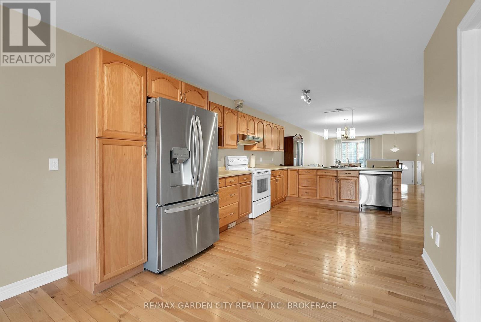 51 Nathalie Court, Welland (Lincoln/Crowland), ON - Indoor Photo Showing Kitchen