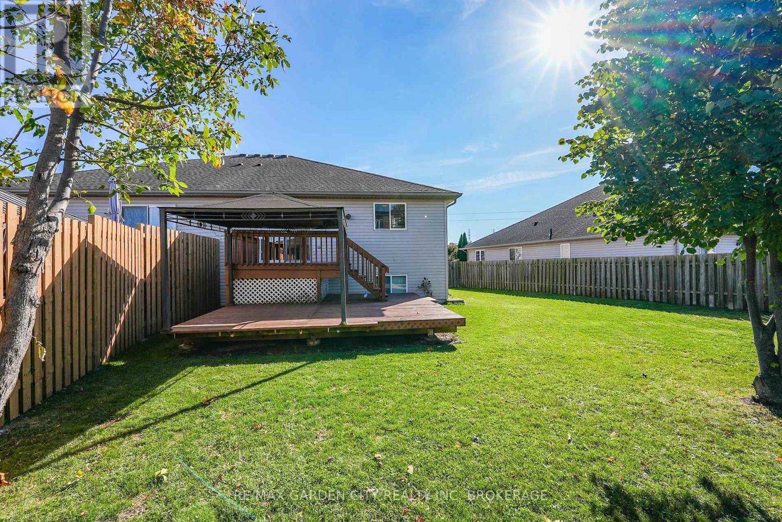 51 Nathalie Court, Welland (Lincoln/Crowland), ON - Outdoor With Deck Patio Veranda