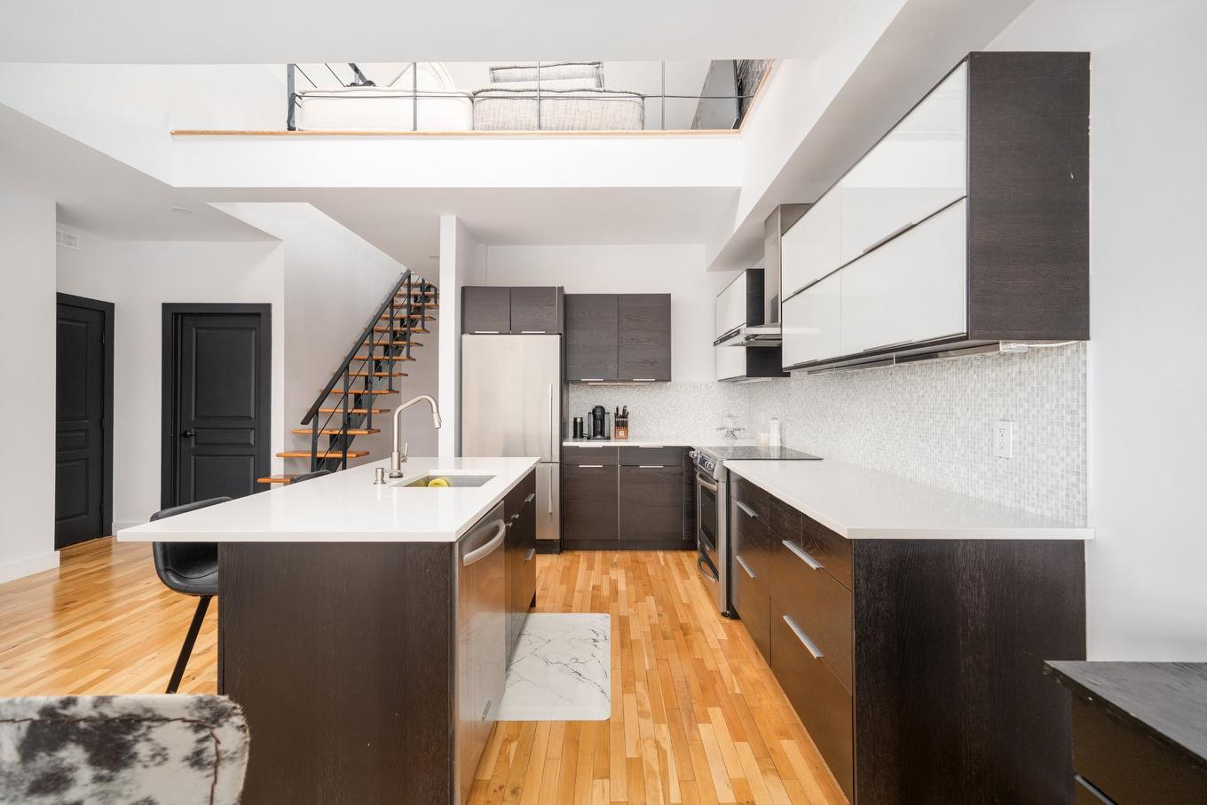 Cuisine - 8-1820 Rue Mullins, Montréal (Le Sud-Ouest), QC - Indoor Photo Showing Kitchen With Upgraded Kitchen