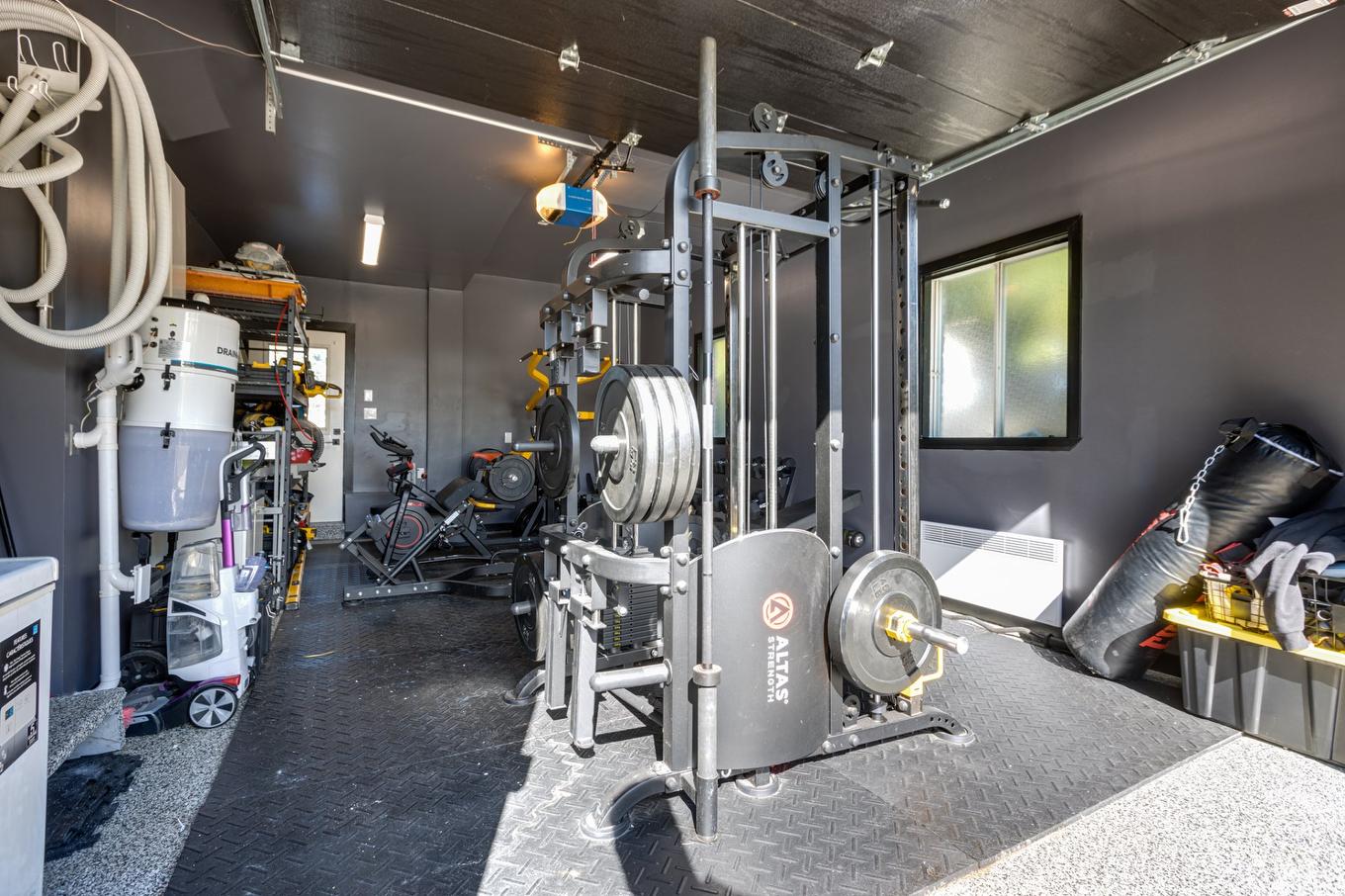 Garage - 899 Rue Notre-Dame, Repentigny (Repentigny), QC - Indoor Photo Showing Gym Room
