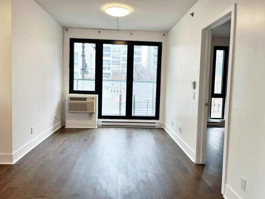 Living room - 209-1414 Rue Chomedey, Montréal (Ville-Marie), QC - Indoor Photo Showing Other Room