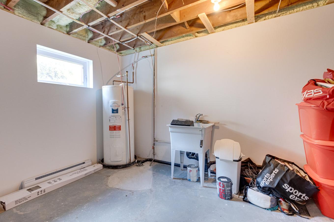 Rangement - 12240 Av. Salk, Montréal (Montréal-Nord), QC - Indoor Photo Showing Basement