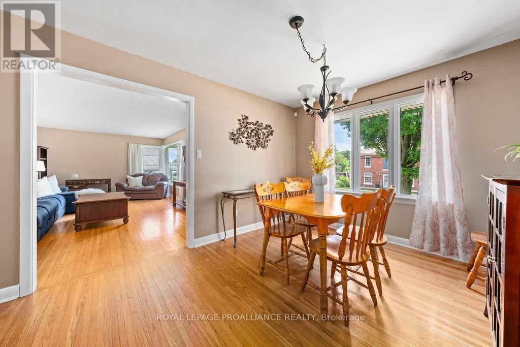 1036 Wagarville Road, Frontenac (Frontenac Centre), ON - Indoor Photo Showing Dining Room