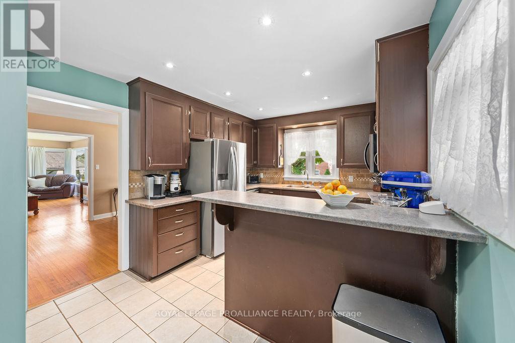 1036 Wagarville Road, Frontenac (Frontenac Centre), ON - Indoor Photo Showing Kitchen