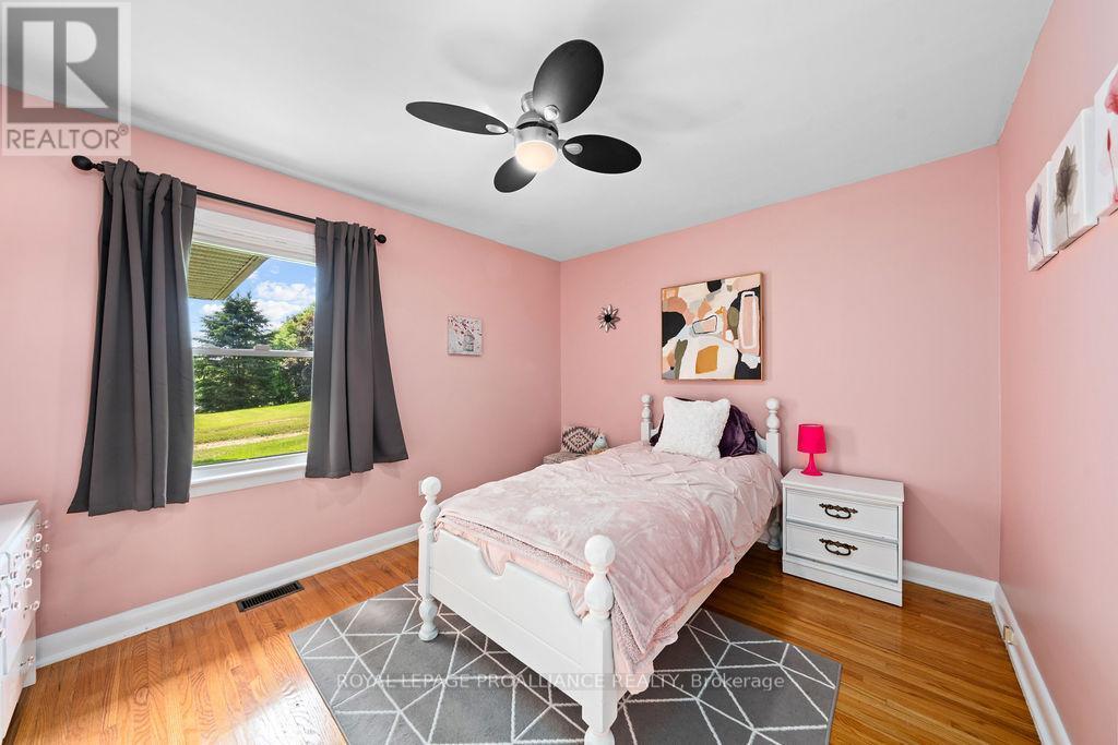1036 Wagarville Road, Frontenac (Frontenac Centre), ON - Indoor Photo Showing Bedroom