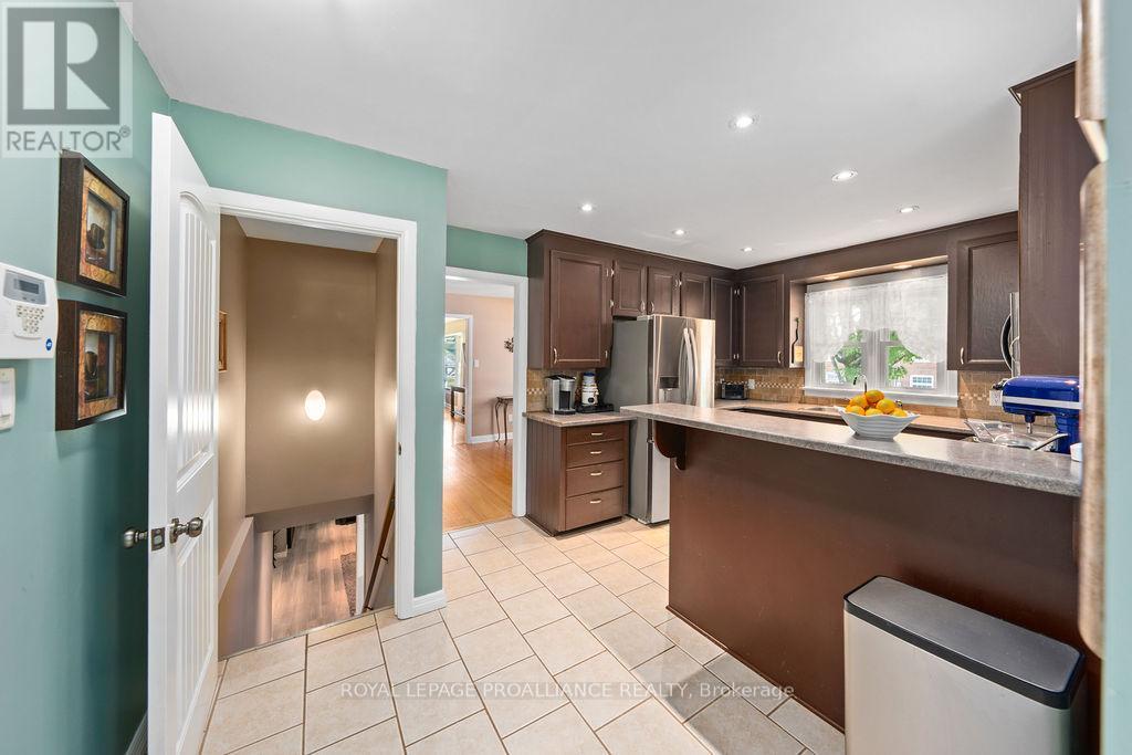 1036 Wagarville Road, Frontenac (Frontenac Centre), ON - Indoor Photo Showing Kitchen