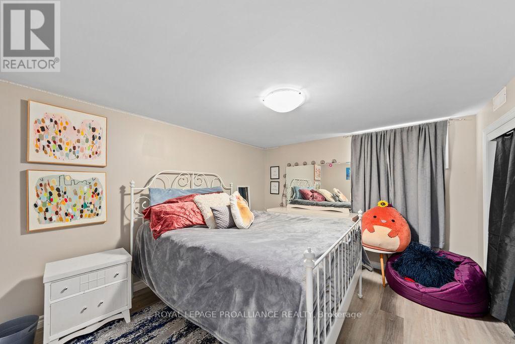 1036 Wagarville Road, Frontenac (Frontenac Centre), ON - Indoor Photo Showing Bedroom