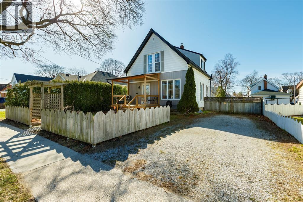 379 Maxwell Street, Sarnia, ON - Outdoor