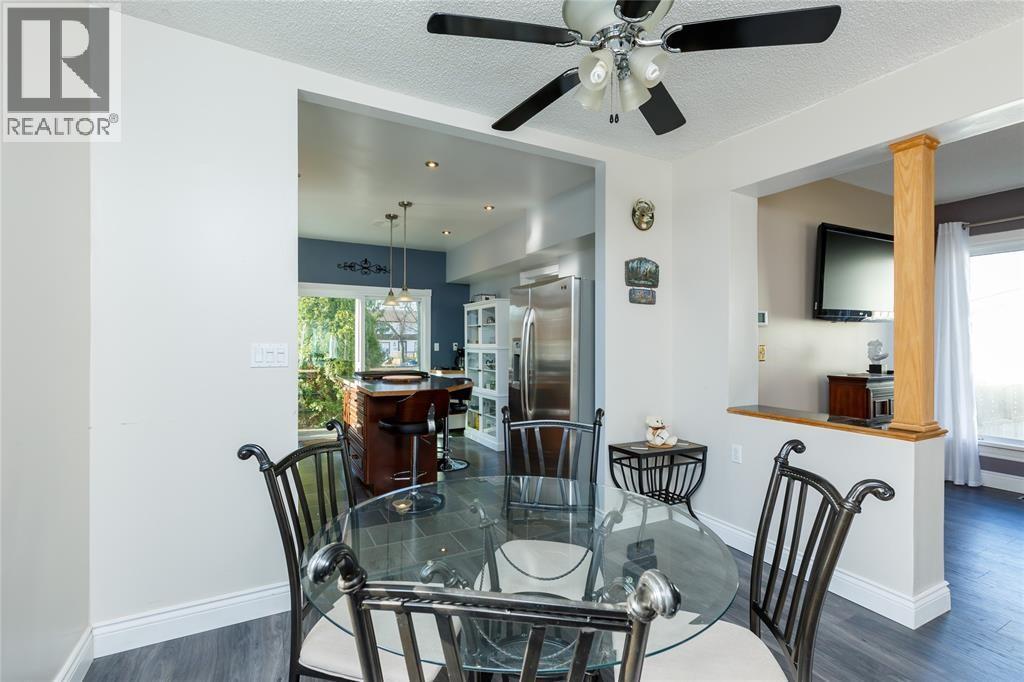 379 Maxwell Street, Sarnia, ON - Indoor Photo Showing Dining Room