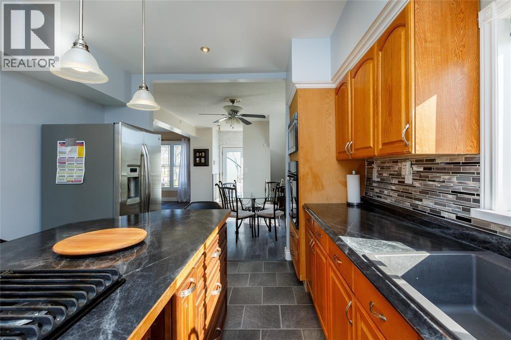 379 Maxwell Street, Sarnia, ON - Indoor Photo Showing Kitchen