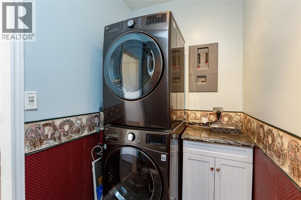 379 Maxwell Street, Sarnia, ON - Indoor Photo Showing Laundry Room