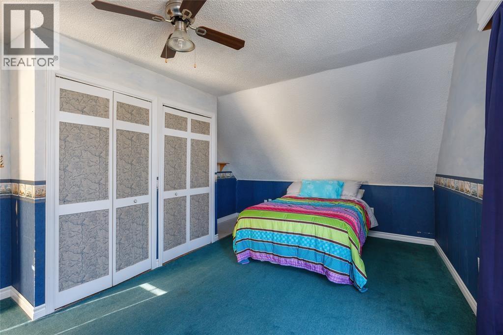 379 Maxwell Street, Sarnia, ON - Indoor Photo Showing Bedroom
