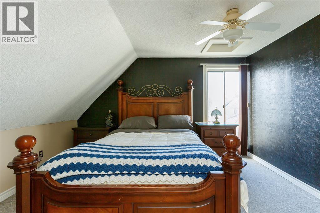 379 Maxwell Street, Sarnia, ON - Indoor Photo Showing Bedroom