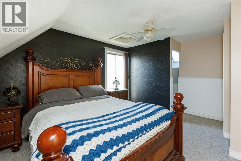 379 Maxwell Street, Sarnia, ON - Indoor Photo Showing Bedroom