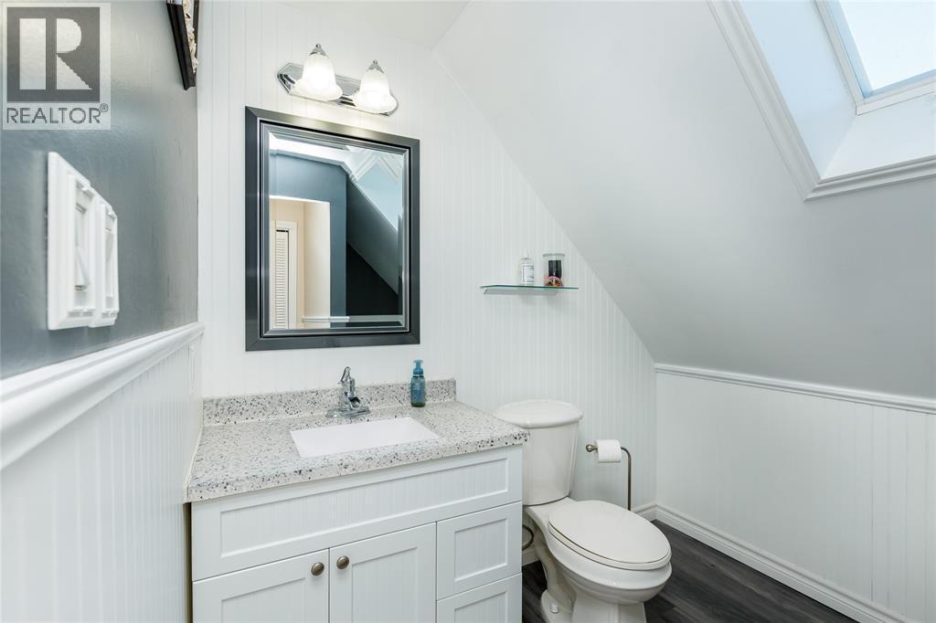 379 Maxwell Street, Sarnia, ON - Indoor Photo Showing Bathroom