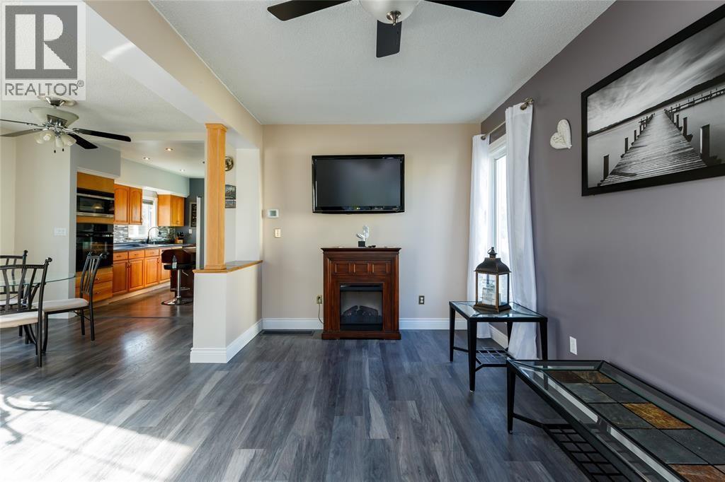 379 Maxwell Street, Sarnia, ON - Indoor Photo Showing Living Room With Fireplace