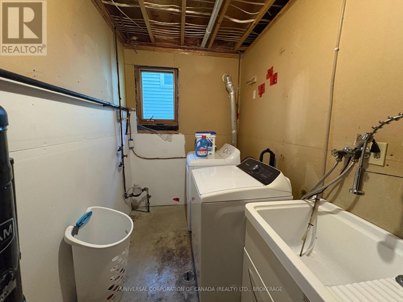 15 Treadwell Street E, Aylmer, ON - Indoor Photo Showing Laundry Room