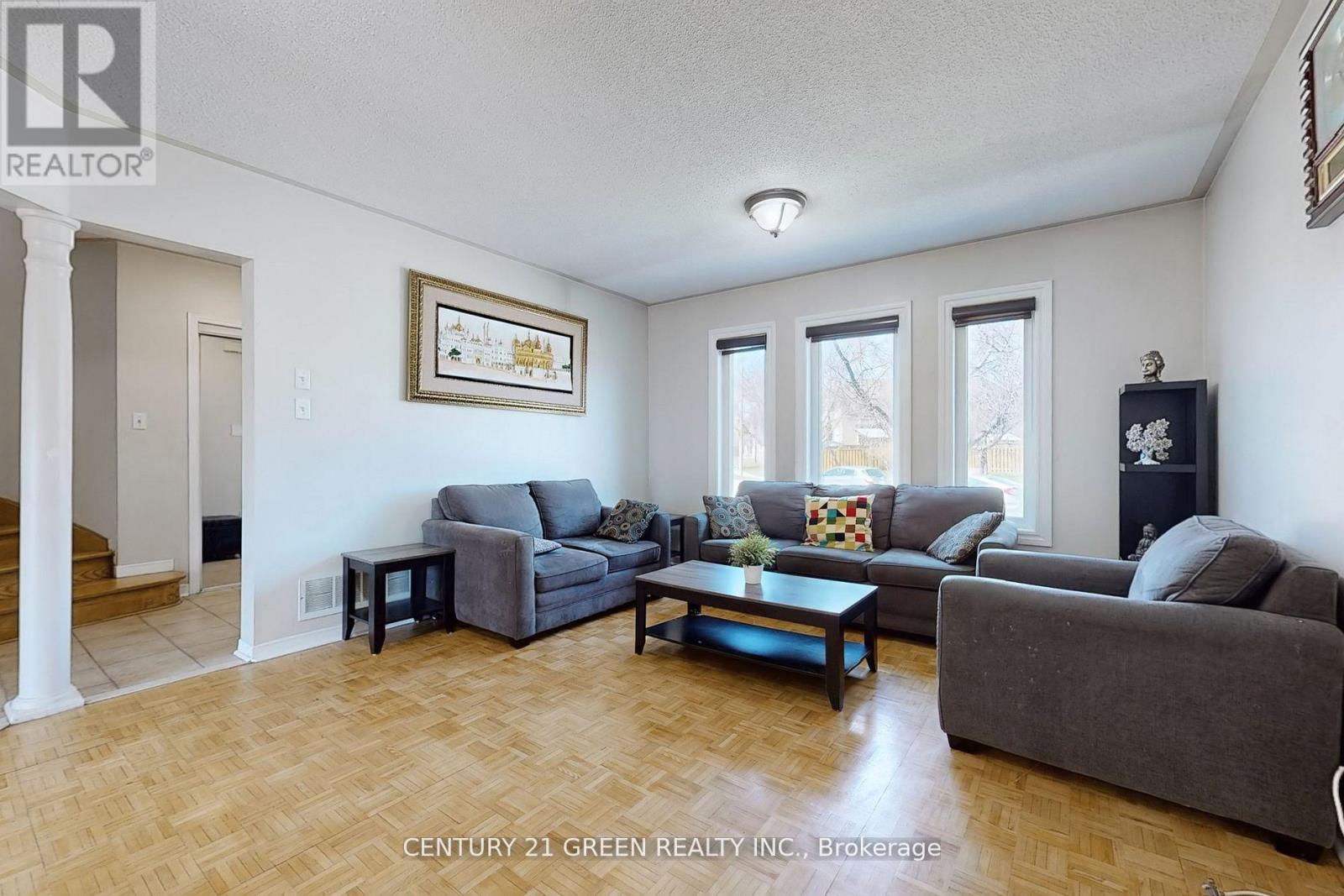 26 Dolphin Song Crescent, Brampton, ON - Indoor Photo Showing Living Room