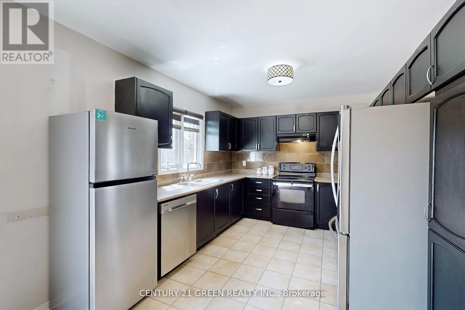 26 Dolphin Song Crescent, Brampton, ON - Indoor Photo Showing Kitchen With Double Sink