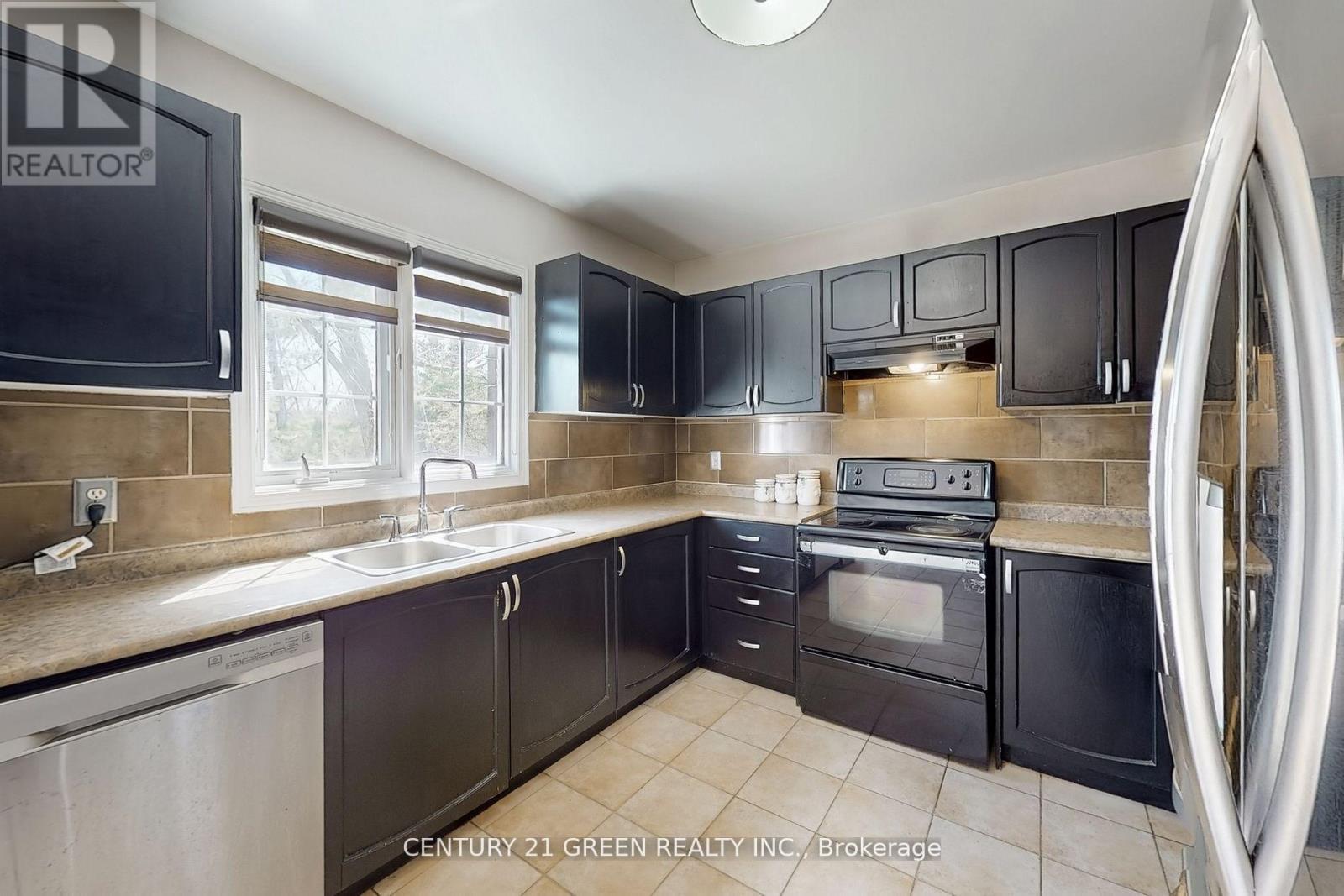 26 Dolphin Song Crescent, Brampton, ON - Indoor Photo Showing Kitchen