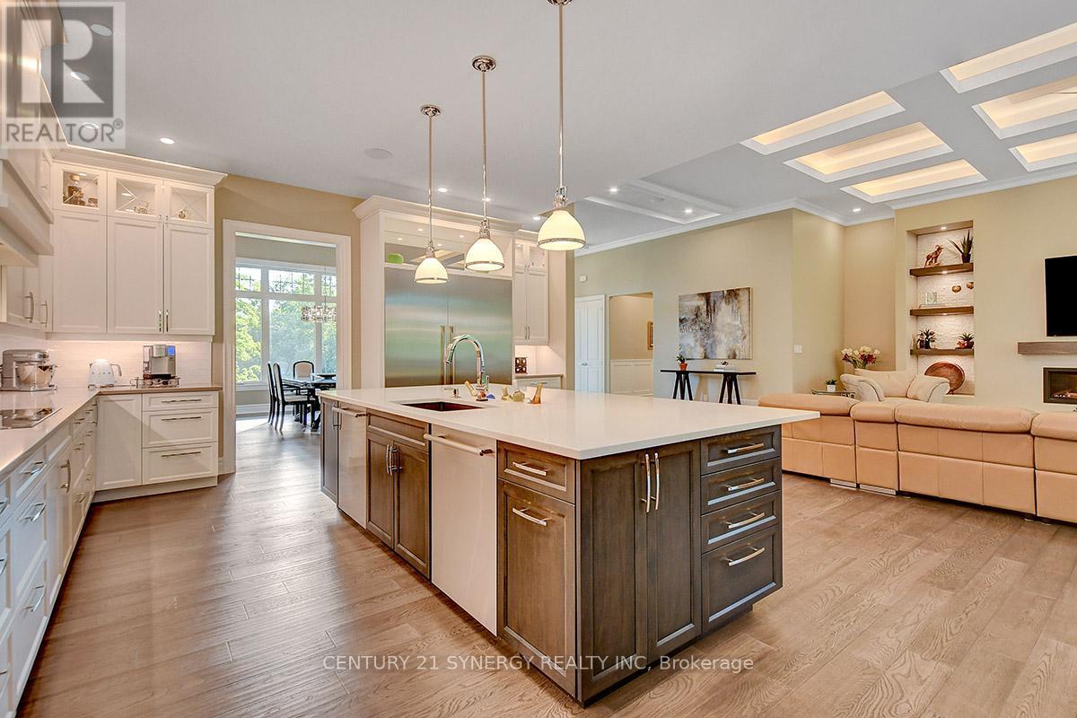 1443 Duchess Crescent, Ottawa, ON - Indoor Photo Showing Kitchen With Upgraded Kitchen