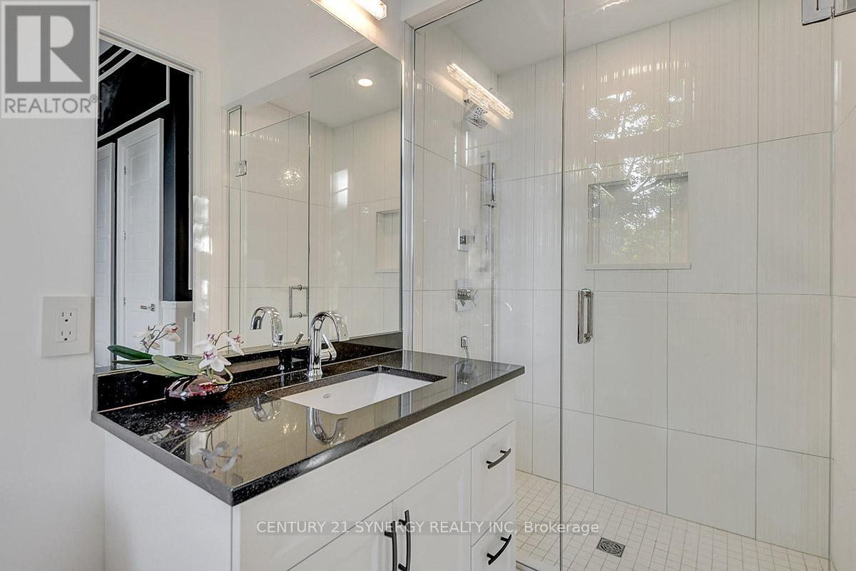 1443 Duchess Crescent, Ottawa, ON - Indoor Photo Showing Bathroom